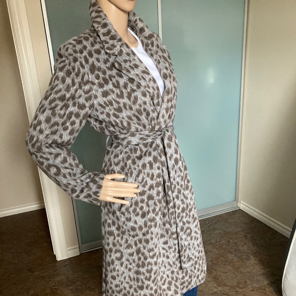 Belted Spring/Fall Coat - Picture 4 of 10